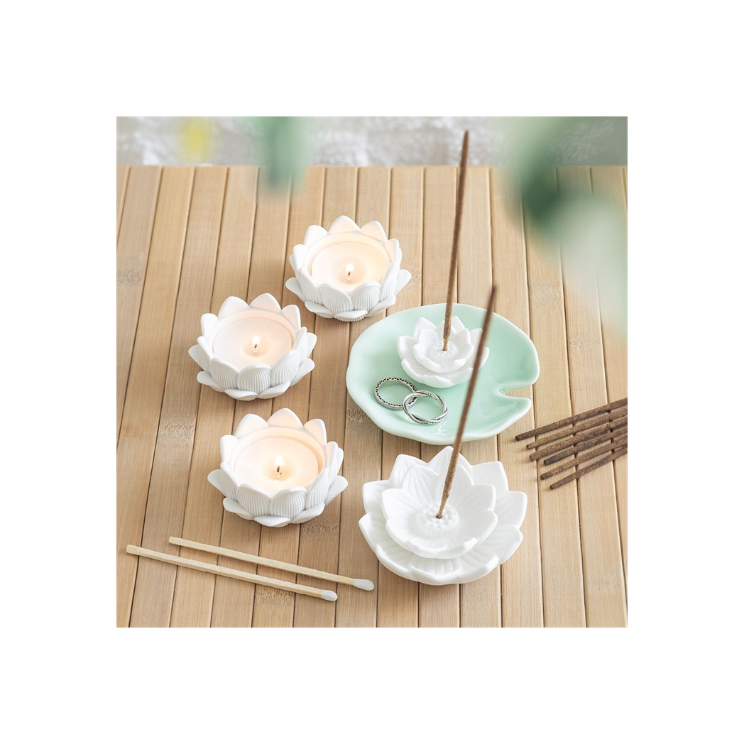 Set of 3 White Lotus Flower Tealight Holders - Image 5